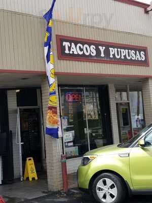 Tacos Y Pupusas