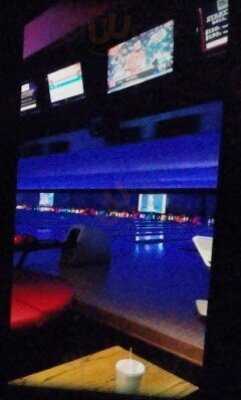 Kingpin's Bar & Grill - Concourse Bowling Center, Anaheim