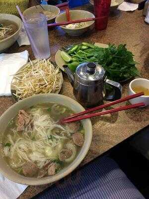 Pho Binh by Night, Houston