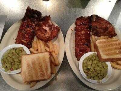 Oakwood Smokehouse & Grill