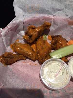 Tailgaters Sports Grill & Il Primo Pizza And Wings