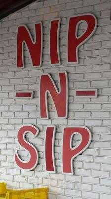 Nip 'n Sip Drive In, Lansing