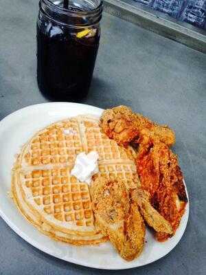 Lolo's Chicken & Waffles