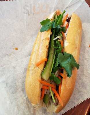 Max's Banh Mi & More