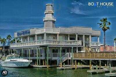 Boathouse Bar And Grill