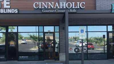 Cinnaholic, Gilbert