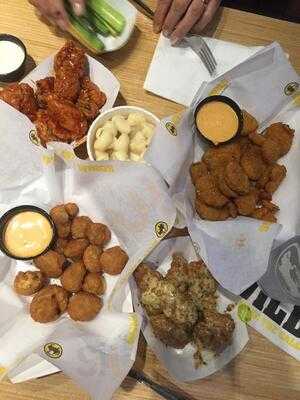 Buffalo Wild Wings, Santa Ana