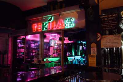 Tekila Bar Club, Hollywood