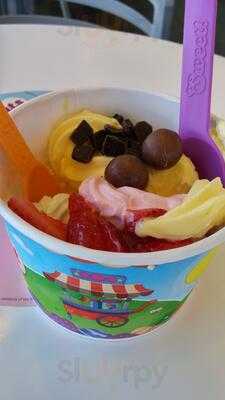 Yogurtland, Huntington Beach