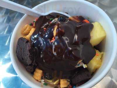 YoLo Frozen Yogurt
