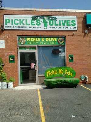 Pickle Me Pete, Hicksville