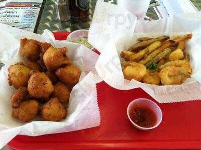 Buster's Doughboys & Clam Cakes, Plantation