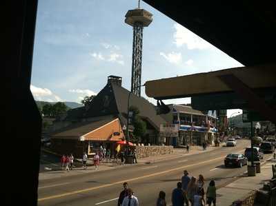 Hogg's Upstairs Taverne, Gatlinburg