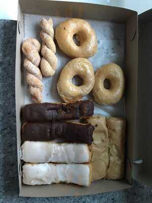 Denny's Doughnuts and Bakery, Bloomington