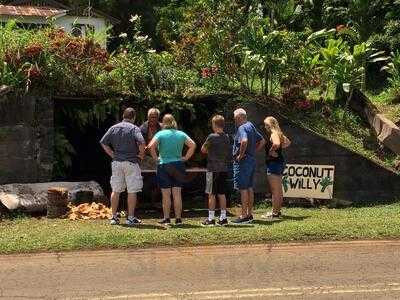 Coconut Willy's, Hilo