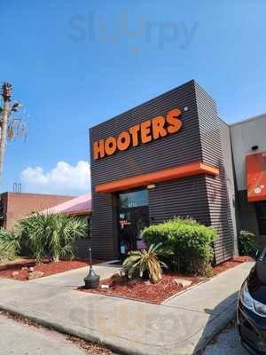 Hooters, Baytown