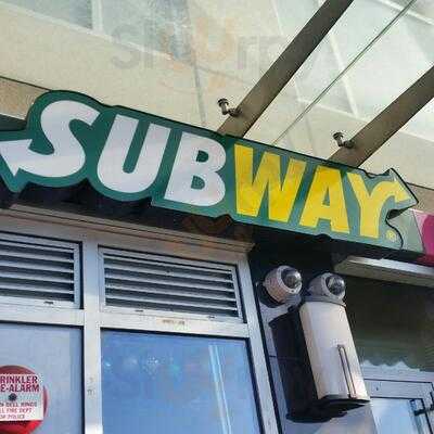 Subway, Elmhurst