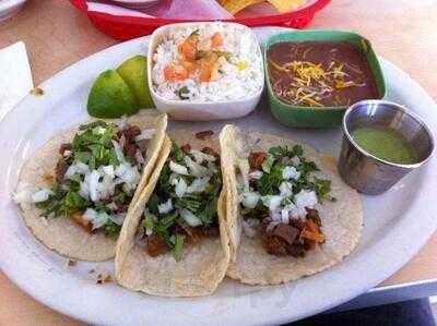 El Guanaco Taqueria Y Antojitos