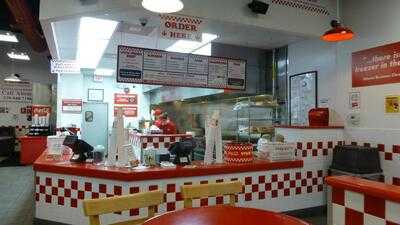 Five Guys, Estero