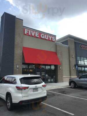 Five Guys, Pooler