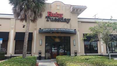 Ruby Tuesday, Estero