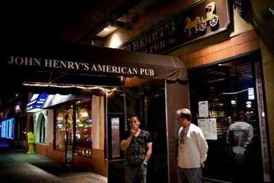 John Henry's American Pub, Long Beach