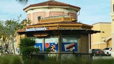 Auntie Anne's, Estero