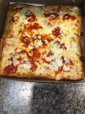 Mamma Theresa's Pizzeria & Restaurant, Westbury