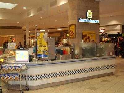 Auntie Anne's, Okemos