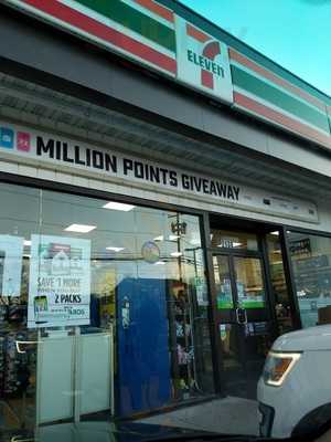 7-Eleven, East Meadow