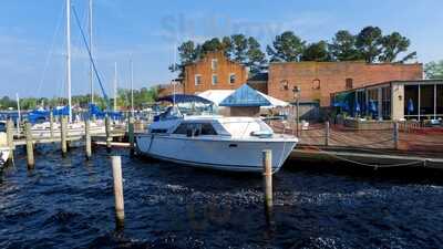 Grouper's Waterfront Restaurant, Elizabeth City