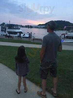 Captain Custard, Grand Haven