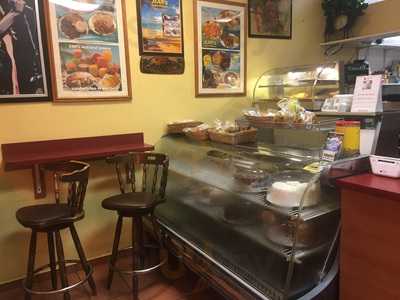 Jean's Jamaican Restaurant and Bakery, Lauderhill