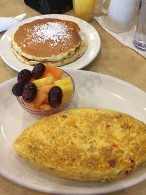 Mapleberry Pancake House And Bistro Bar