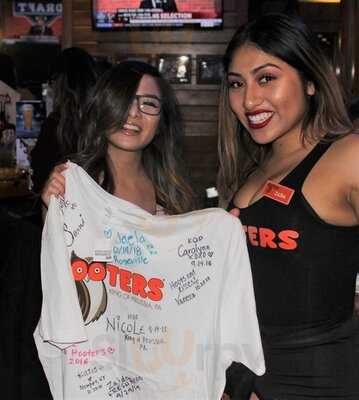 Hooters