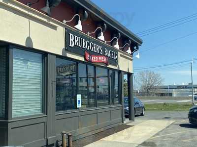 Bruegger's Bagels, DeWitt