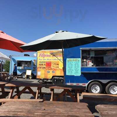 Milwaukie Station Food Cart Pod