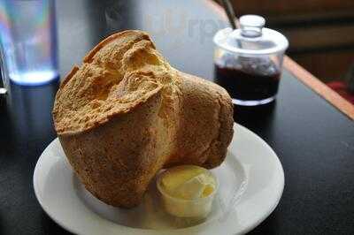 Ernie's Cafe