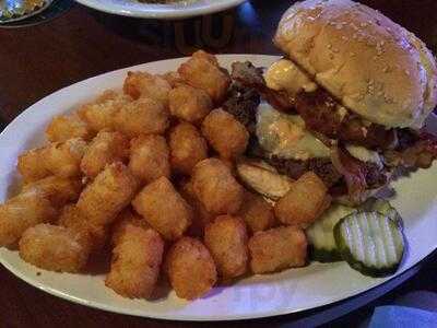 Hotshots Sports Bar And Grill - Maryland Heights