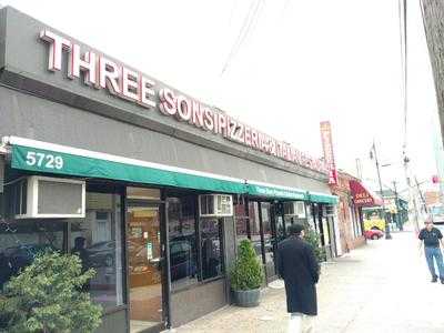 Three Son Pizzeria, Maspeth