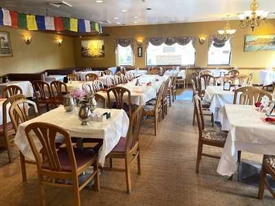 Curry Hut Restaurant, Highwood