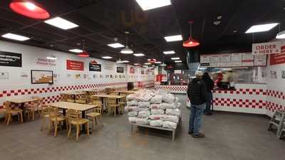 Five Guys, Carle Place