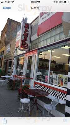 Mama D's Deli, Salida