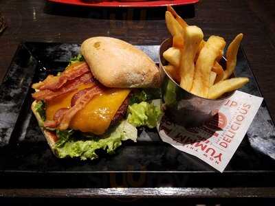 Red Robin Gourmet Burgers, Carle Place