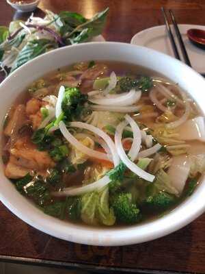 Pho Chateau