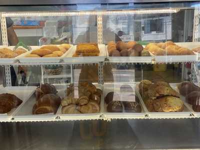 Bellas Bakery, Elmont