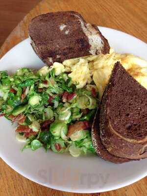 Mae's Cafe And Bakery