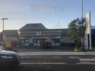 7-Eleven, Middle Village