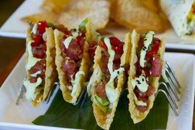 Tommy Bahama Restaurant, Bar & Store