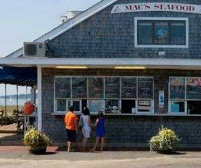 Mac’s On The Pier